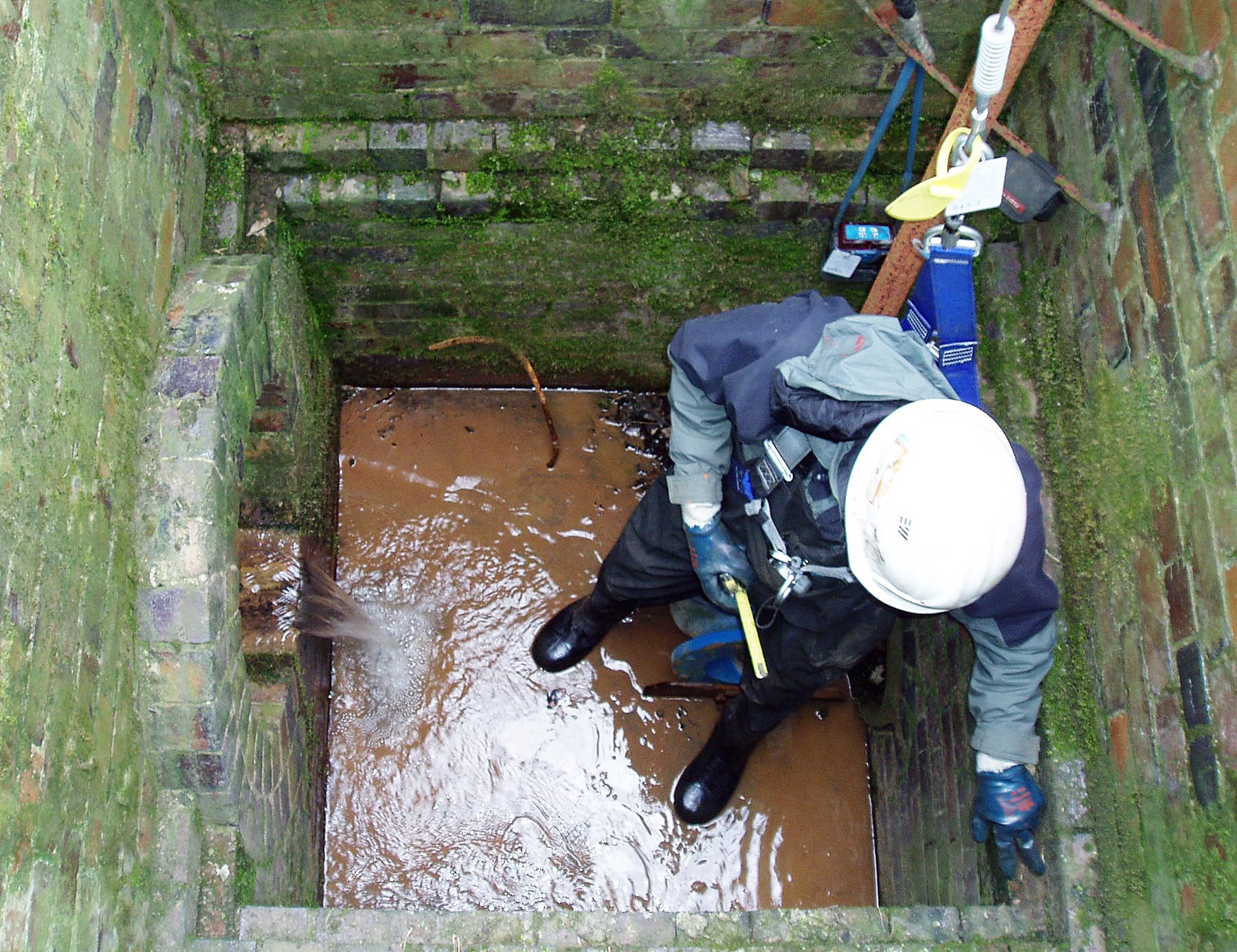 Culverts & deep tunnels - man being lowered into a sewer with rope access